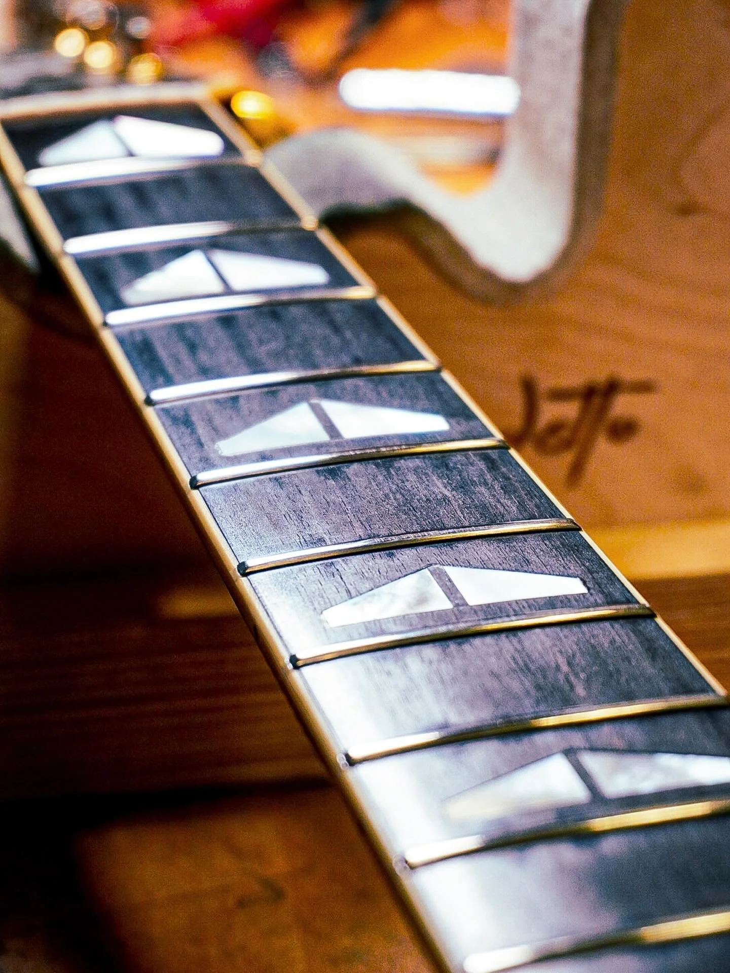 Freshly polished and leveled frets on this Yamaha SG1000! Can&rsquo;t wait to get this finished and playing beautifully #yamahasg #yamahaguitars #yamahasg1000 #guitarsofinstagram #guitarporn #guitartech #guitarrepair #whatsonyourbench #southampton #s