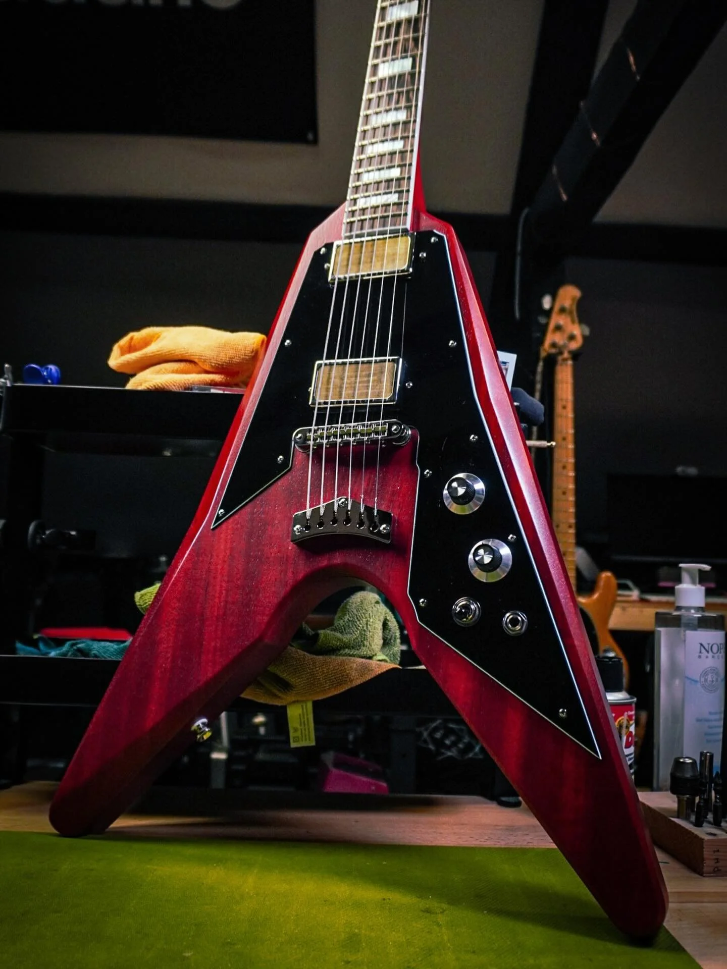 My second Dunable guitar in the bench and I&rsquo;m still impressed with the build quality. Even with the rookie wiring error in this one. Sounds and plays as killer as it looks! #dunableguitars #flyingv #guitarsofinstagram #guitarporn #guitartech #g