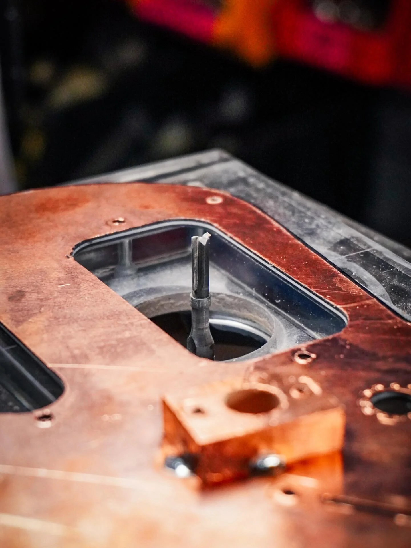 Sometimes you need to do a bit more modding to get a new pickup in. The original humbucker wasn&rsquo;t covered like the new one so the hole in the pickguard was a little smaller. So we adapt it and make the new one fit! Whilst making a load of mess 