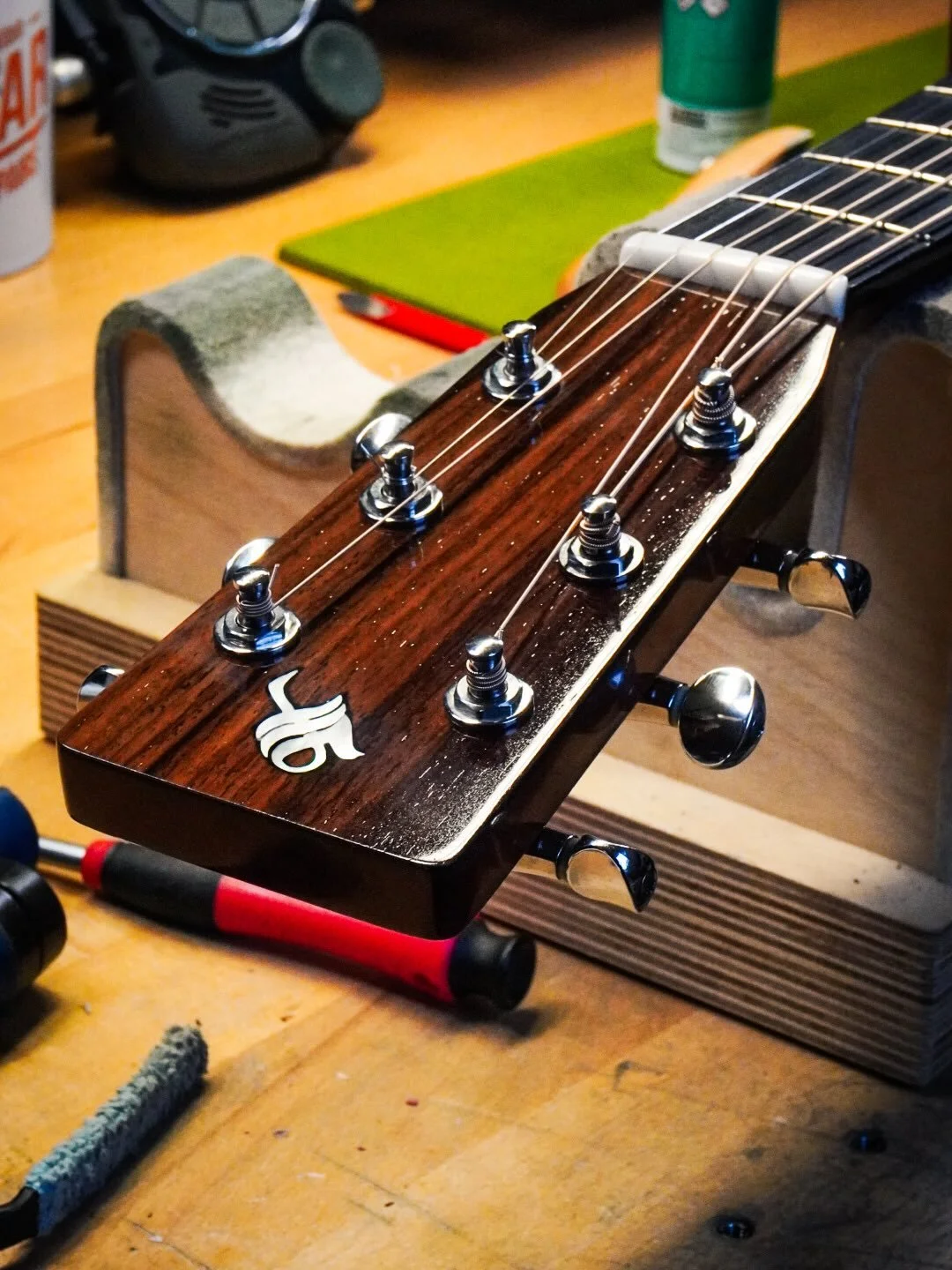 Fees good to finally have this lovely Vince Hockey acoustic all back together. This had a few headstock breaks and was in need of some extra help. After gluing it all back together, and replacing the headstock overlay, I added some splines to give th