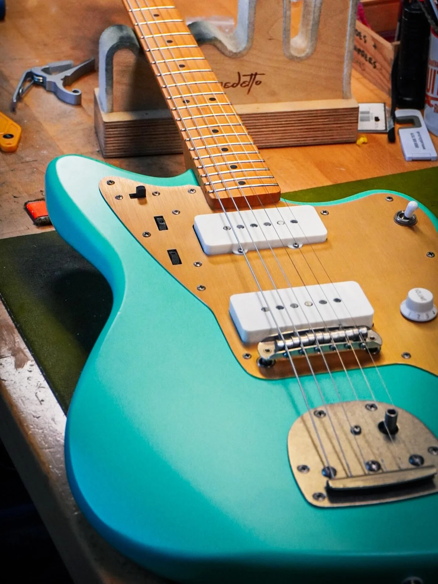 With the sun shining and everything around the workshop looking lovely and colourful, it&rsquo;s also great to have an equally colourful guitar on the bench. This killer 40th Anniversary Squier Jazzmaster was in today for a setup and a fret level. It