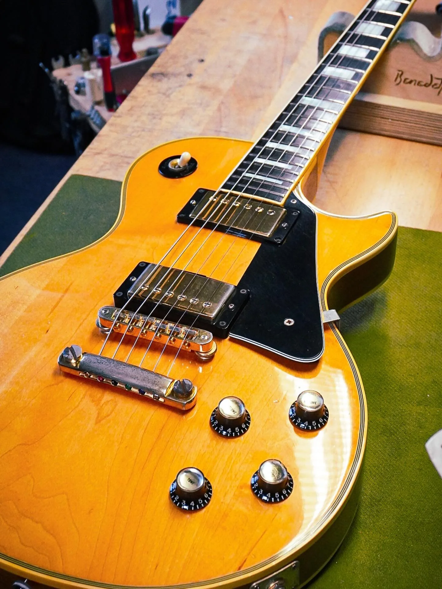 Happy Gibsunday! Had this very nice Gibson Les Paul Custom on the bench for a quick restring and tweak this morning. Didn&rsquo;t need much and man it plays great! #gibsunday #gibsonlespaul #whatsonyourbench #southamptonguitarrepairs