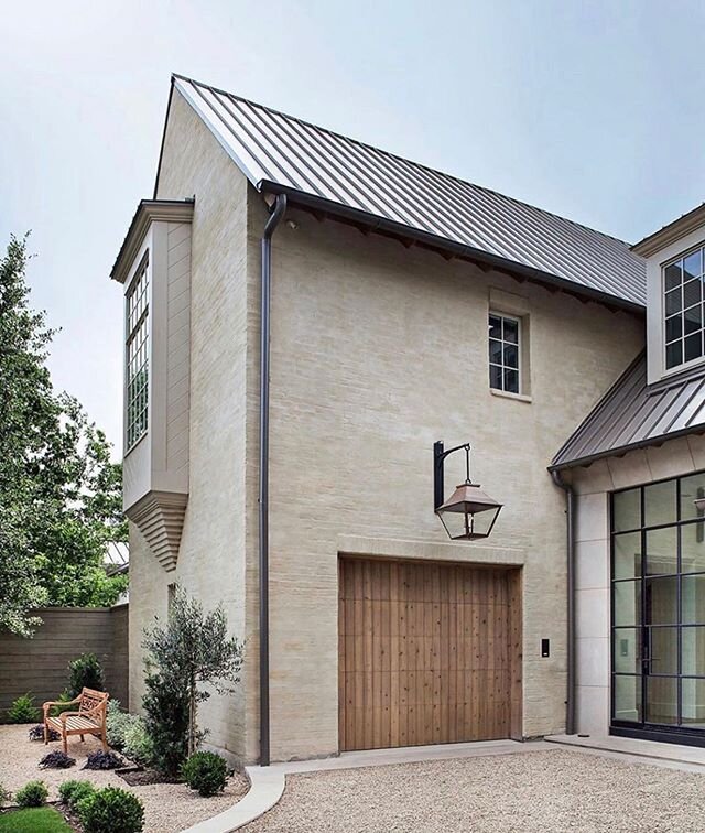 Elevation goals 👊🏻 by @cusimanoarchitect #exteriordesign #exteriorlighting #architecture #architect #garagedoors #metalroof #inspo #inspohome #inspiration