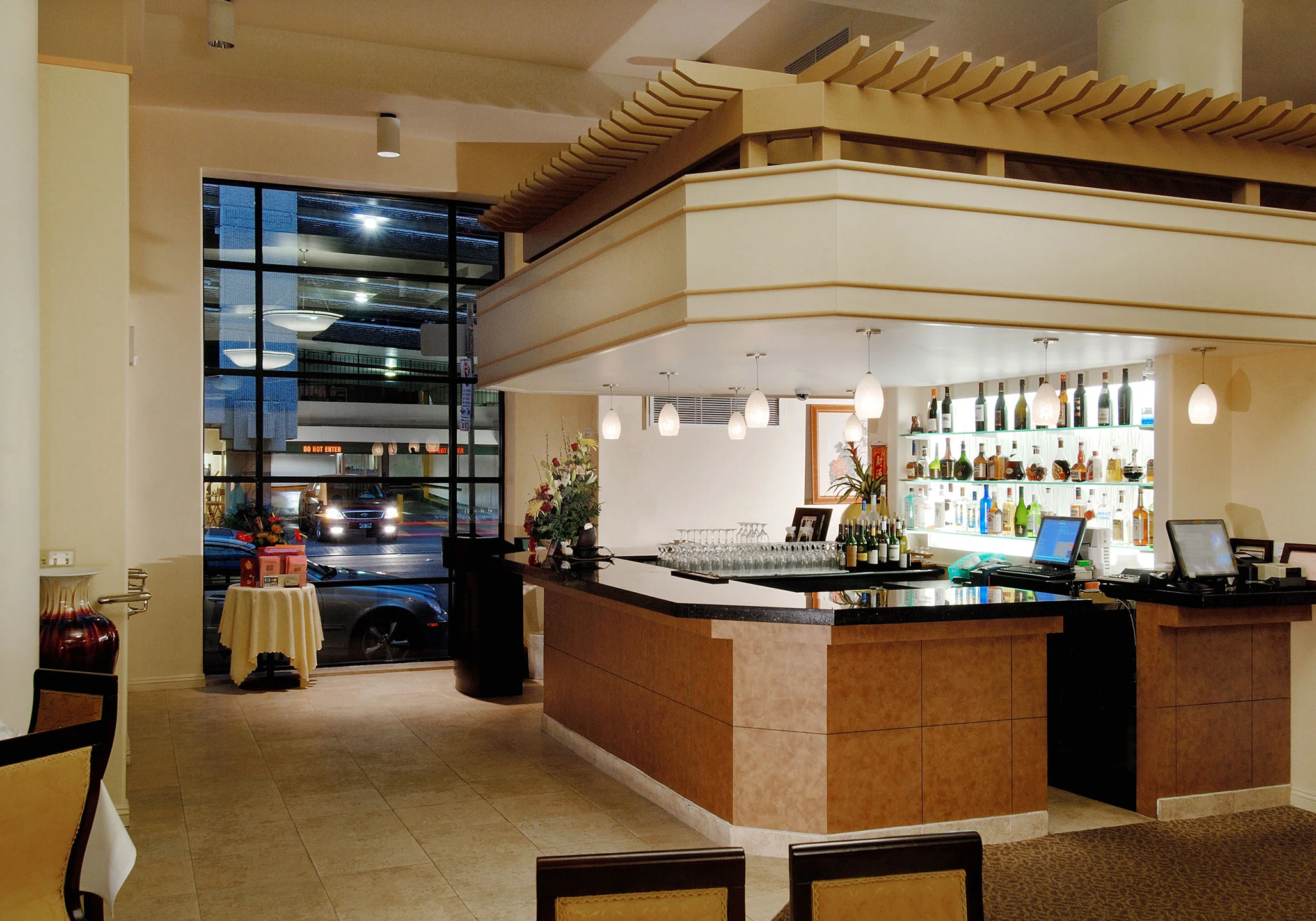 2-0023_Bar-modified.jpg