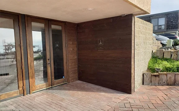 Front of the Gilleon Reserve Fine Art Gallery in Del Mar, Southern California