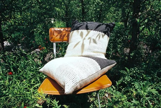 Allllll the good things on display TONIGHT at Maker + Place, 6-8 pm ✨ Don&rsquo;t miss @clarityelise_wovens official unveiling of her new &mdash;very soft, very pretty&mdash; homewares collection alongside her BRAND NEW amazing collection of fine art