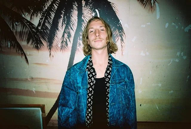 hawaiian princess &mdash;&mdash;&mdash;&mdash;&mdash;&mdash;&mdash;&mdash;&mdash;&mdash;&mdash;&mdash;
#hawaiiwest #stayqueer #localartist #sanfrancisco #filmphotographic #tropicalportrait #streetstyle #graphicdesign #lookalive #matchingdenim #tikiti