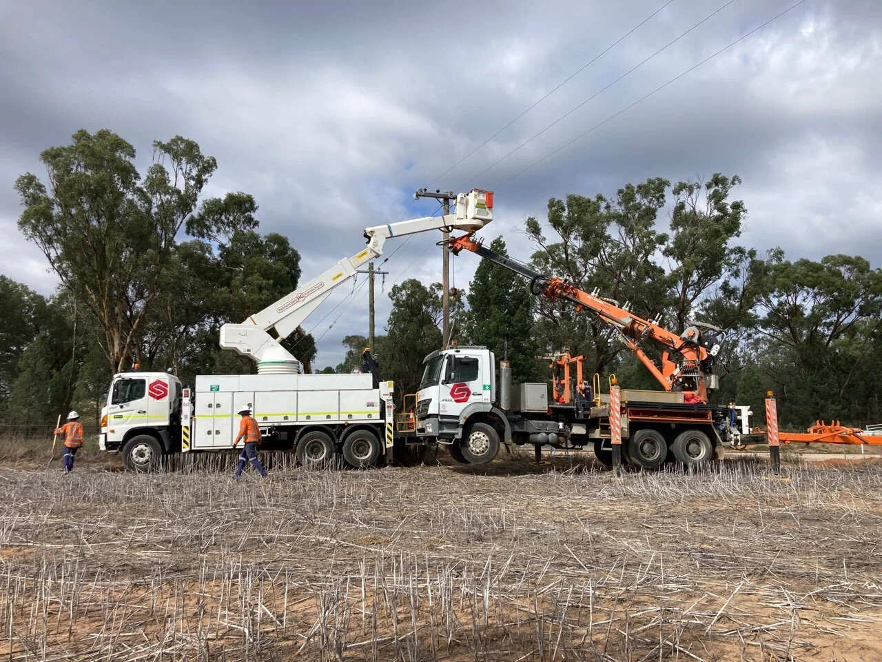 Level 1 power work at Benelong Road