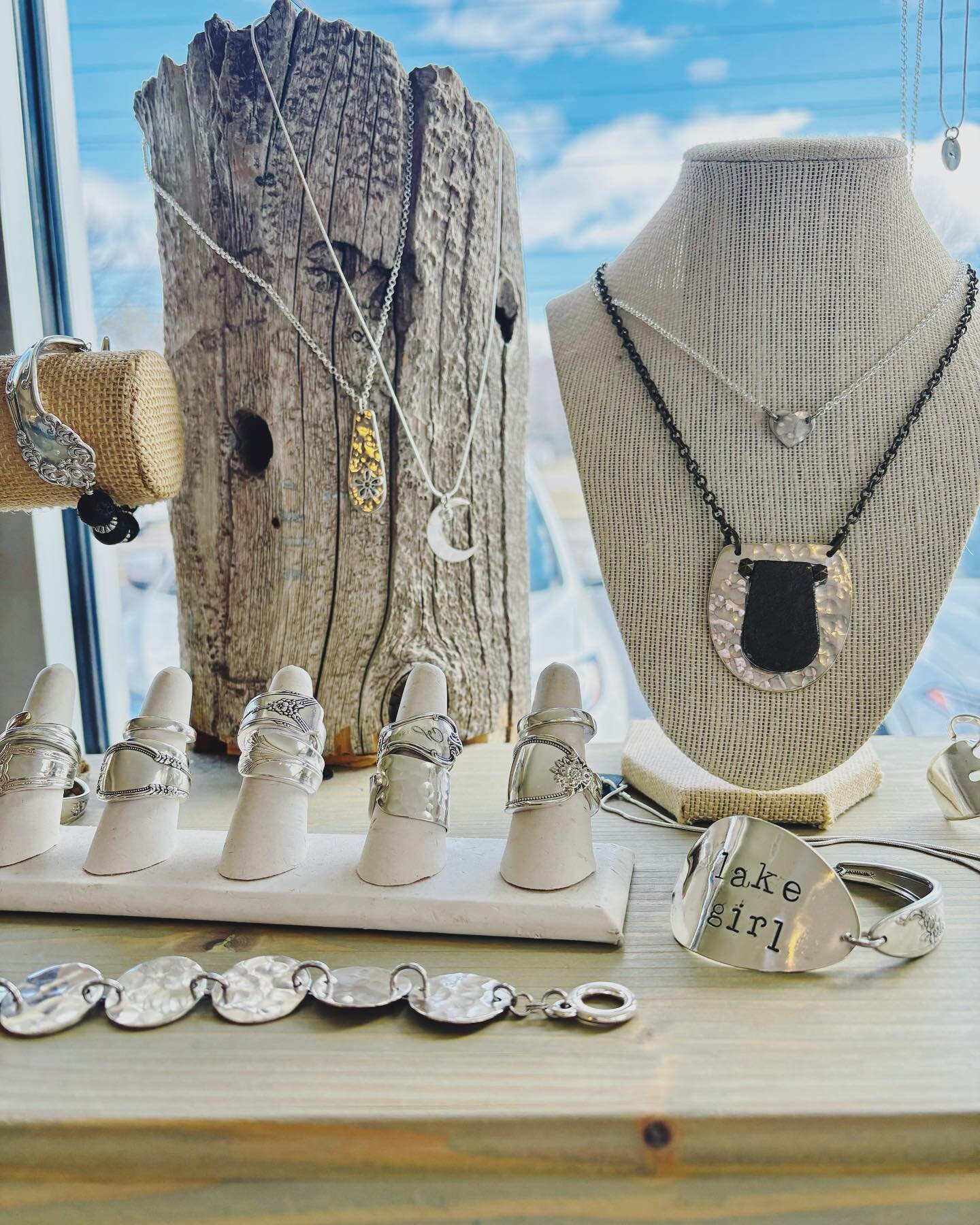 Yesterday Jordy took a road trip for a SilverWear by Misty refresh at  Glas in Shawano✨

And this is your reminder you have until noon TODAY to enter the GIVEAWAY‼️

#silverwearbymisty 
#silverwarejewelry 
#sustainablefashion 
#inastorenearyou
#woman