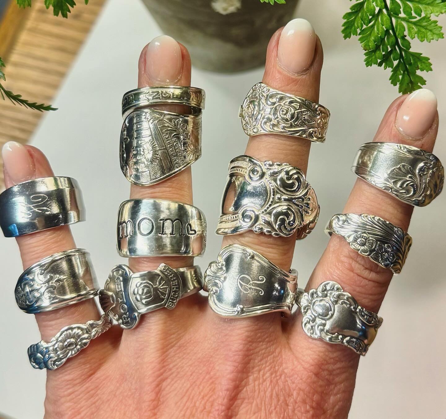Refreshing for weekend ✌🏼 at JUNKSTOCK!

With some gorgeous new rings &amp; things&hellip;..

AND your reminder it&rsquo;s Mother&rsquo;s Day this Sunday!

#silverwearbymisty
#spoonrings
#sustainablefashion 
#havenewelrywilltravel
#junkstock
#vintag