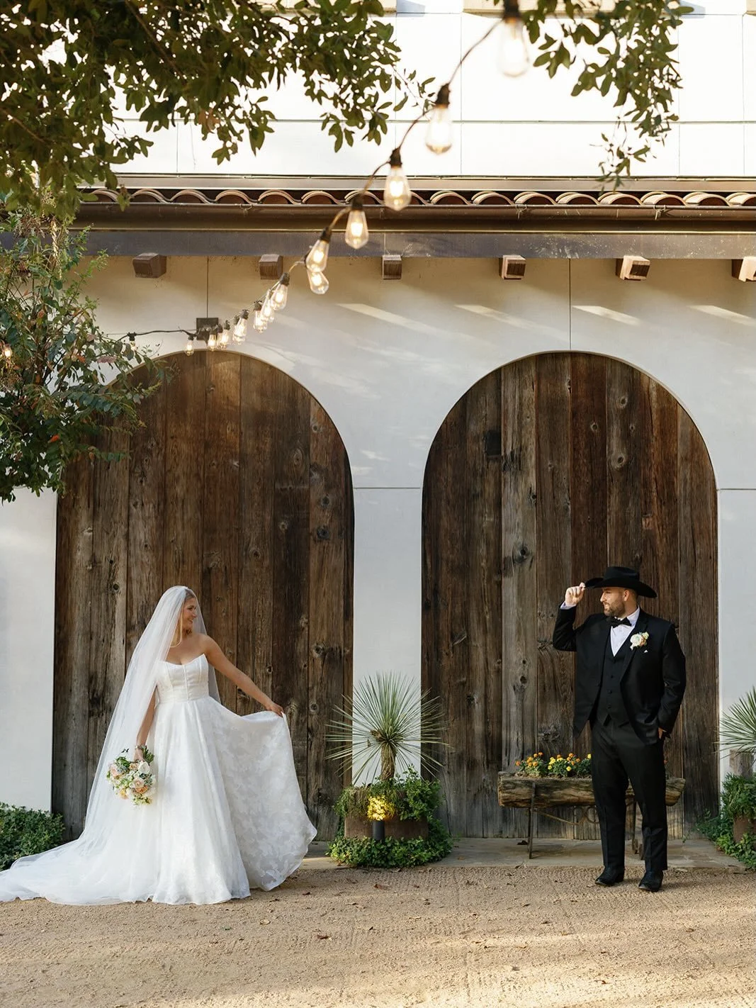 Ashley &amp; Robert&rsquo;s beautiful wedding at Hotel Drover! 

It was such a dream getting to work with this couple to help them plan their wedding day. 

Vendor team: 

Venue - @hoteldrover 
Photo - @jayceequinnphoto 
Planner - @stairwayevents 
Fl
