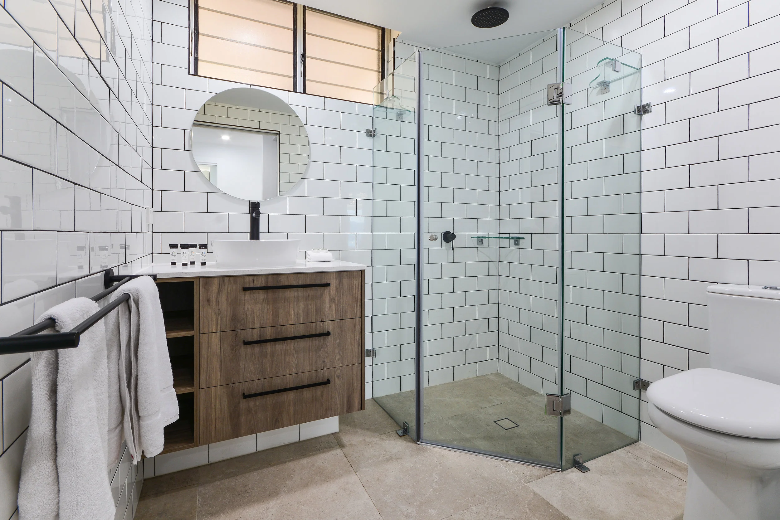 bathroom 2.jpg