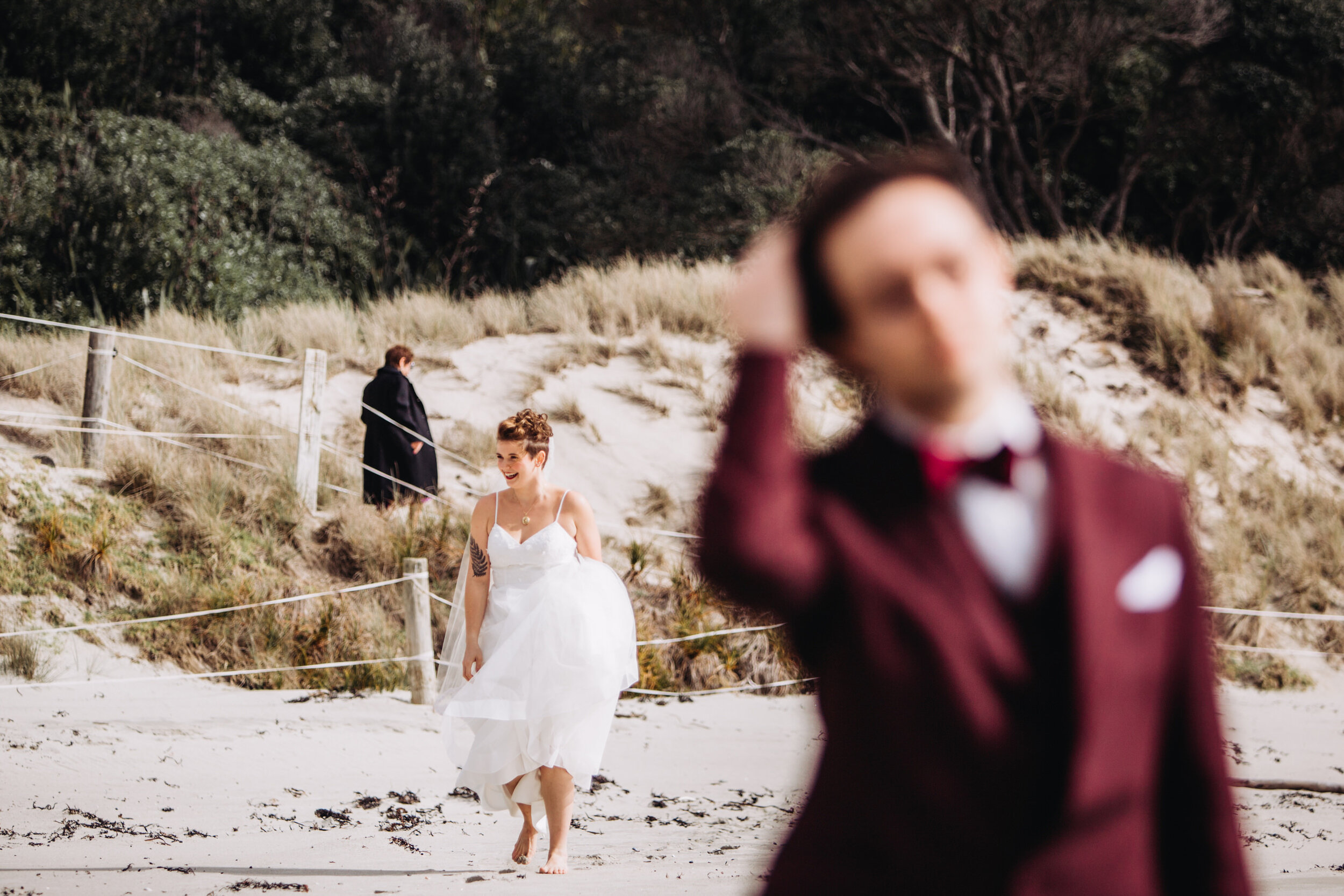 Bride and groom’s First look | Tawharanui lodge | Auckland wedding photographer | New Zealand wedding packages | New Zealand Elopement | Anchor Bay beach wedding photo 