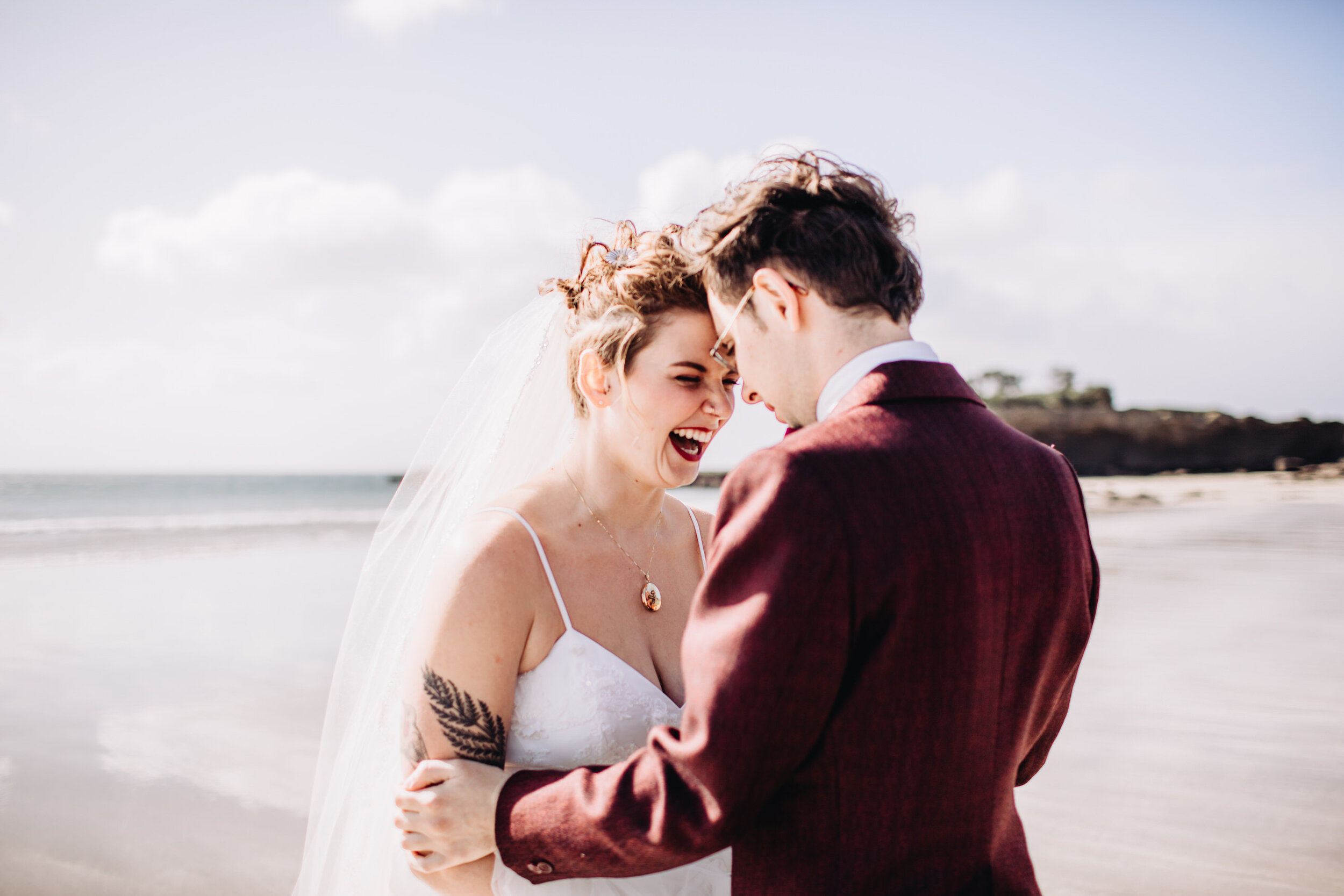 Bride and groom’s First look | Tawharanui lodge | Auckland wedding photographer | New Zealand wedding packages | New Zealand Elopement | Anchor Bay beach wedding photo 