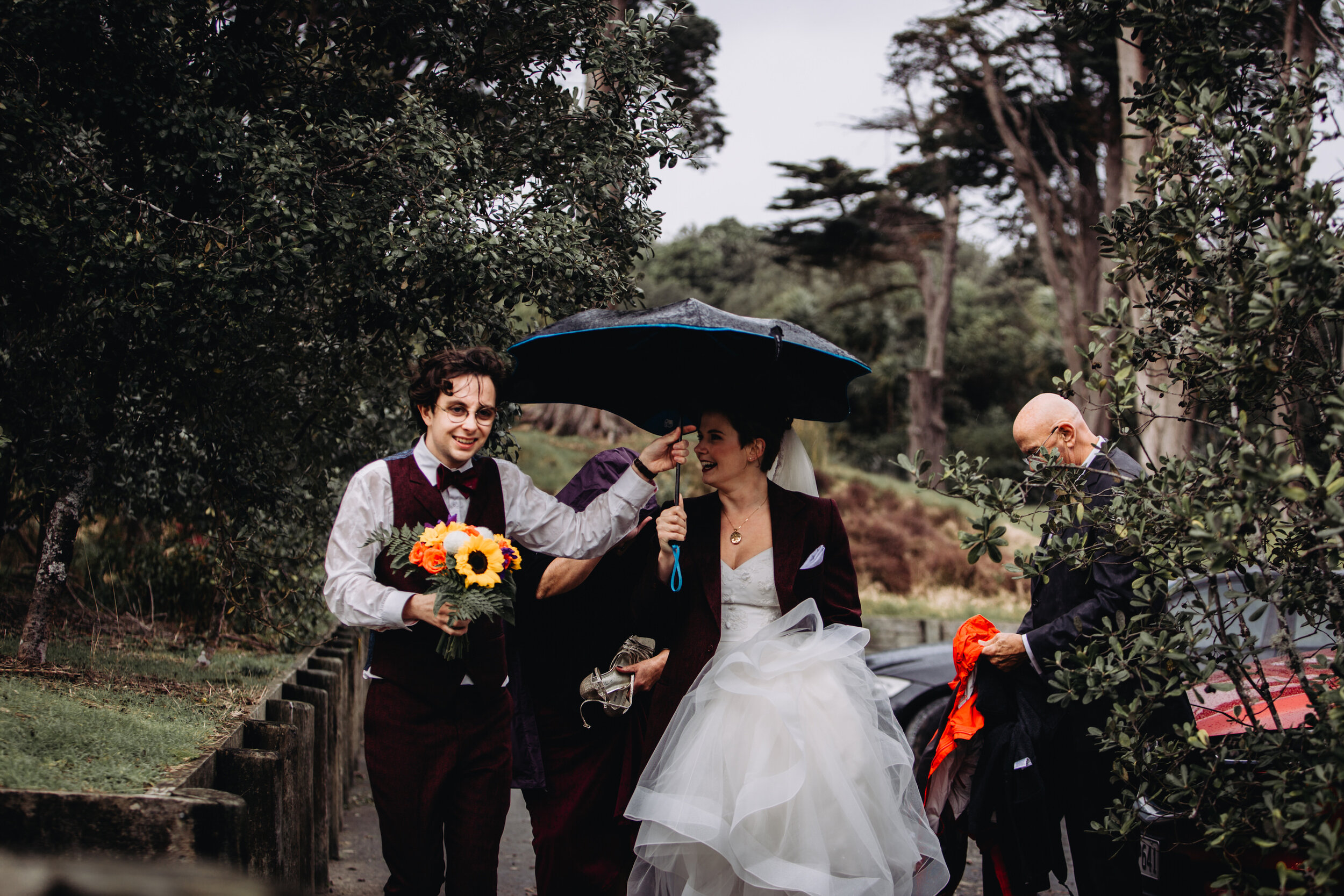 Rainy day wedding photos | Tawharanui lodge | Auckland wedding photographer | New Zealand wedding packages | New Zealand Elopement | Anchor Bay beach wedding photo 
