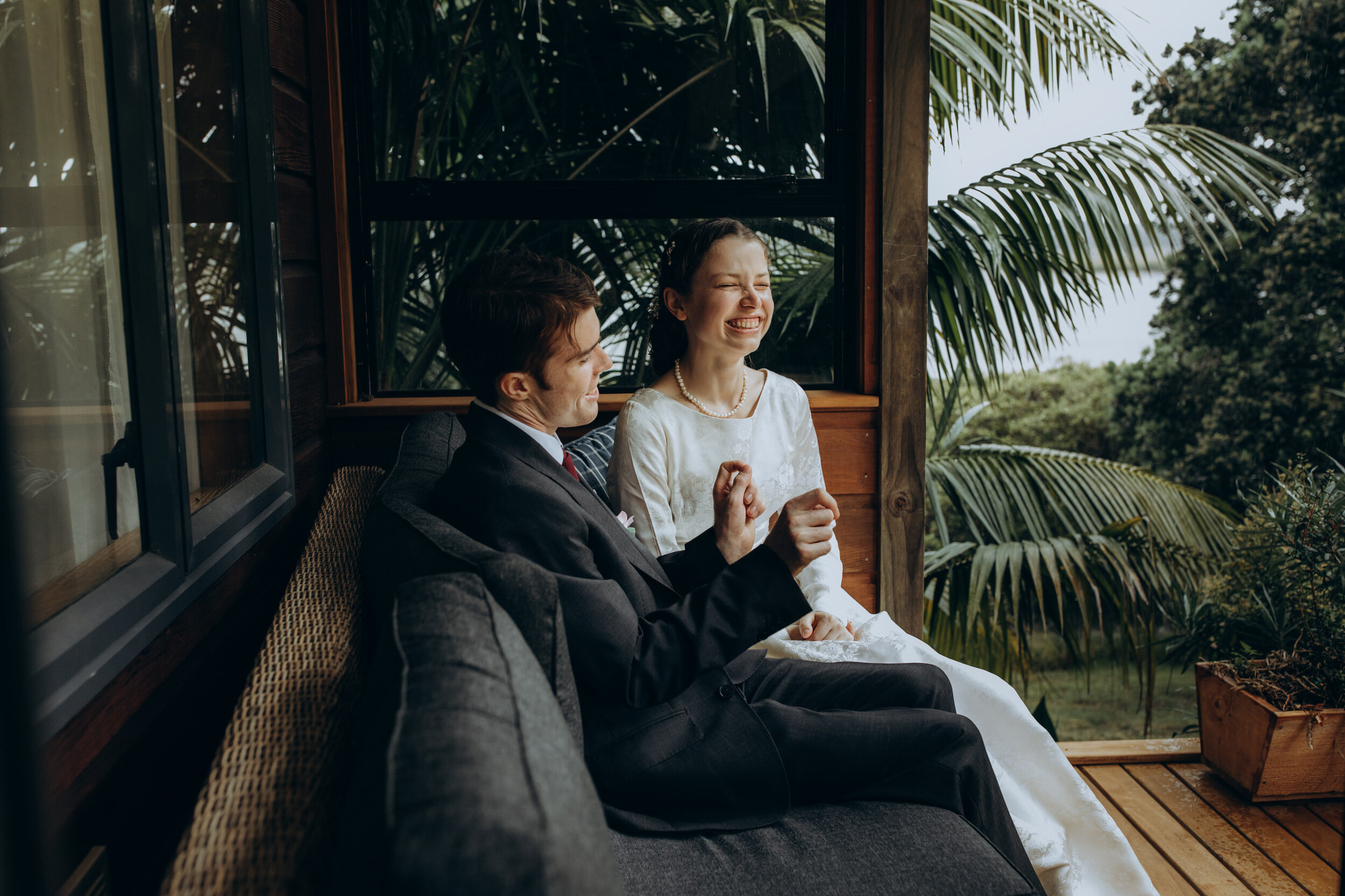 Rainy day wedding photos | Wanting Huang Photography | Urban wedding | intimate wedding | wedding with small budget | affordable wedding photographer in New Zealand 