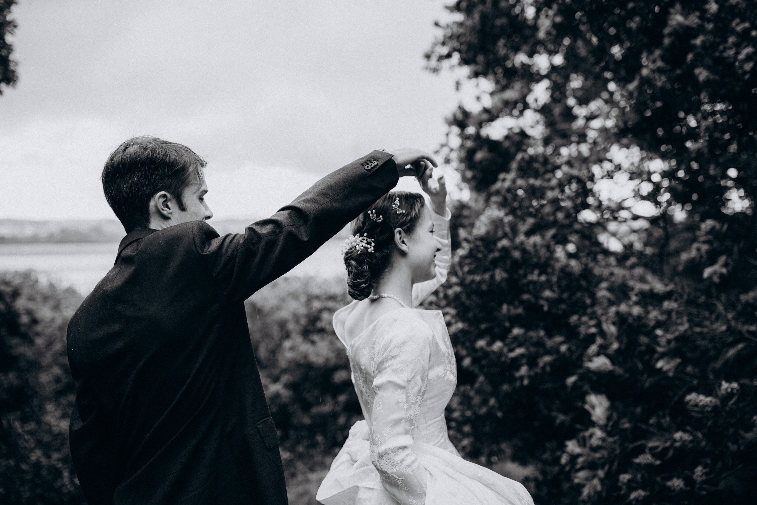 Black and white wedding photos | wedding with small budget | affordable wedding photographer in New Zealand 