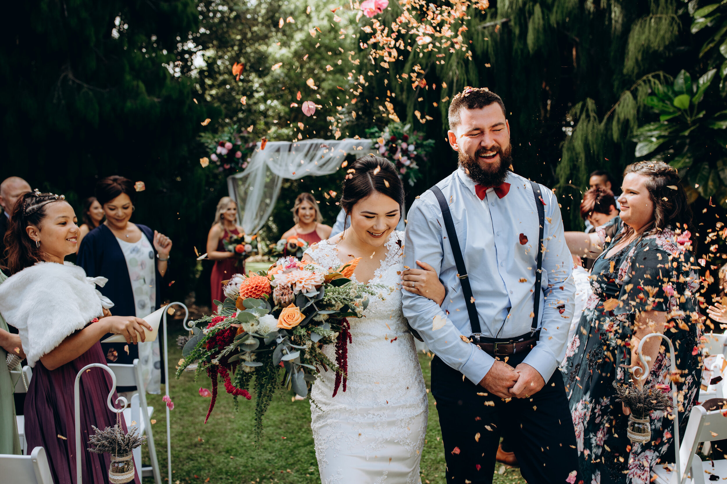 Confetti toss | Friendly wedding exit toss ideas | Wanting Huang Photography 