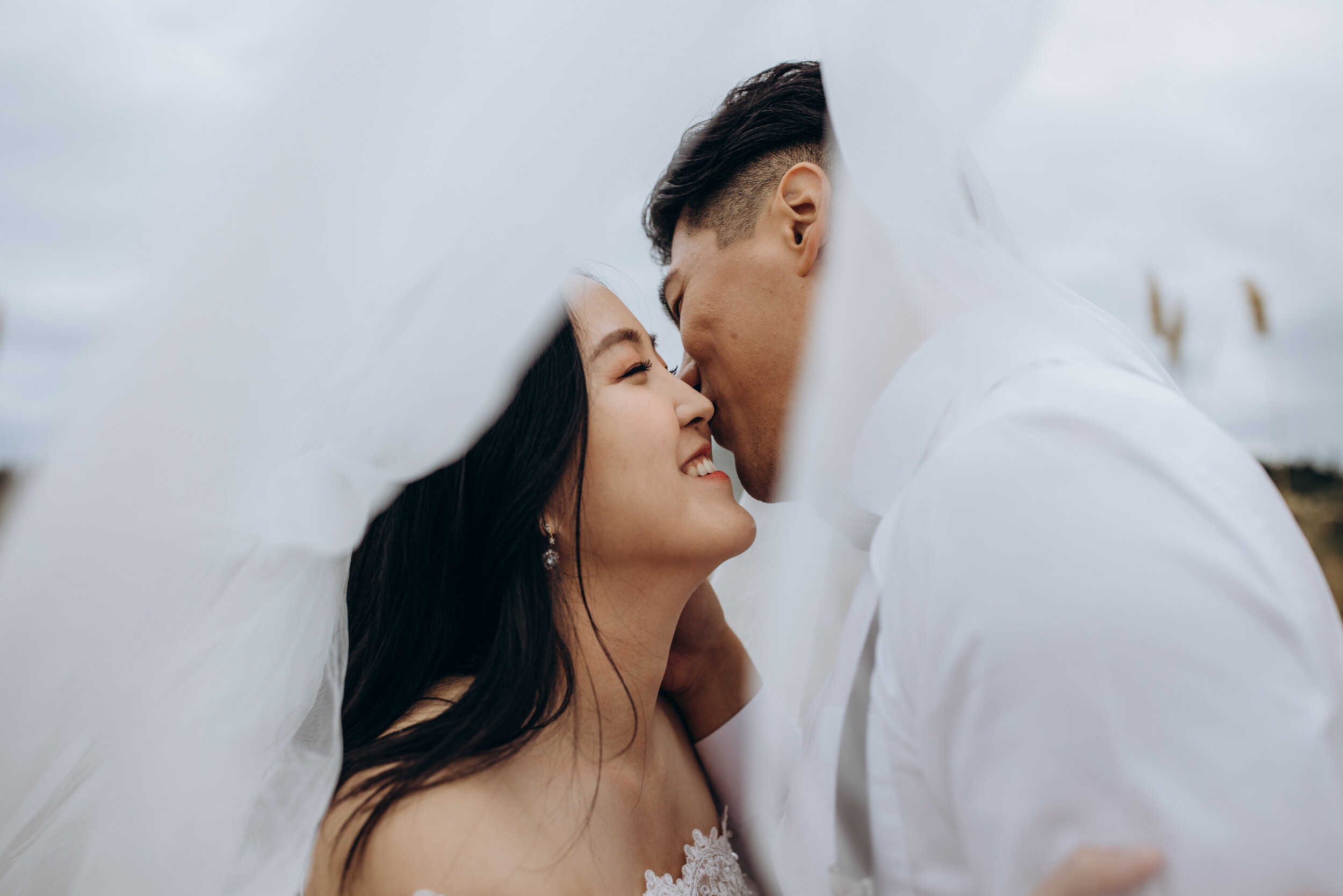 Wedding veil photos | bride and groom photos | Auckand wedding | Wanting Huang Photography 