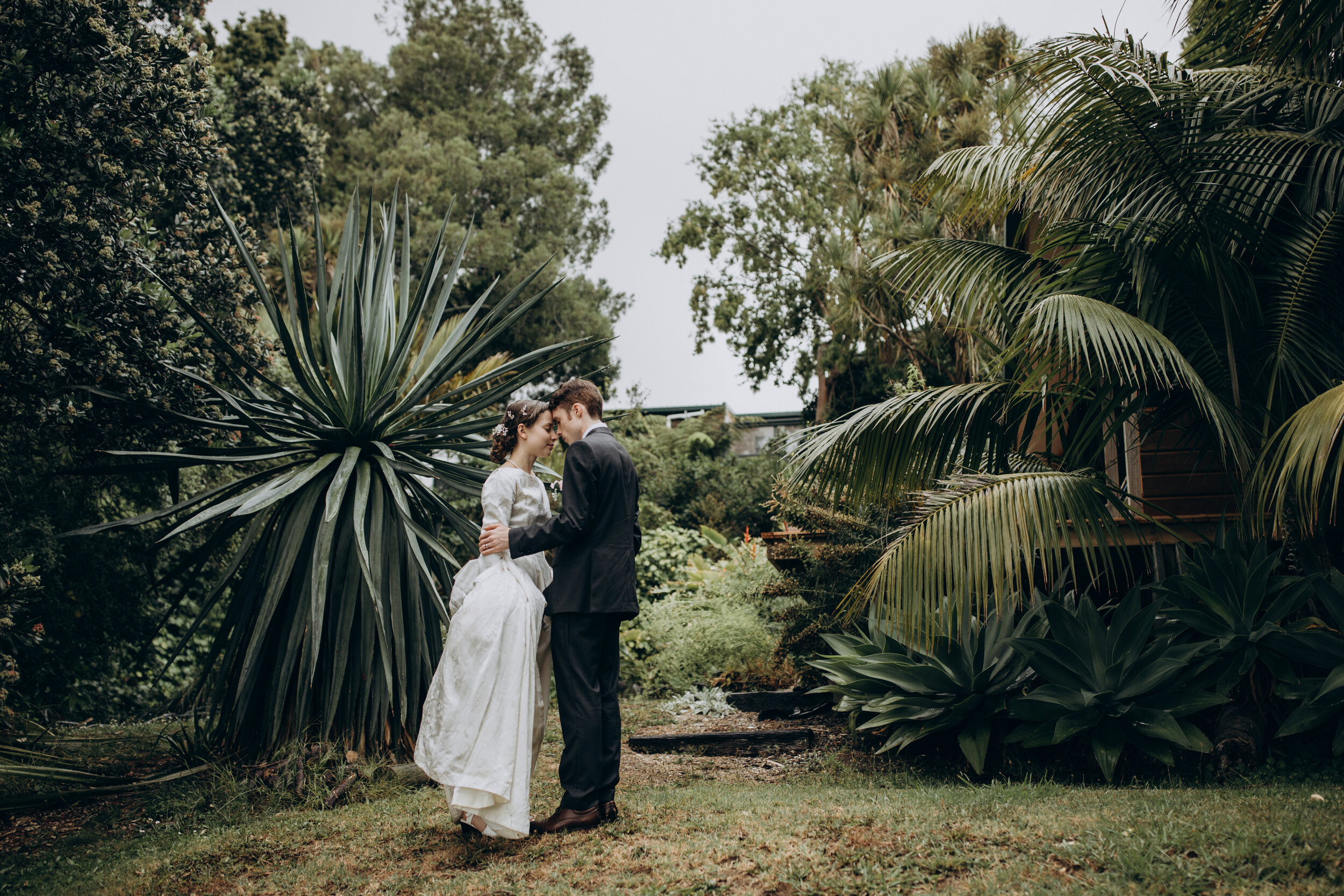 Eden Community church | Christian wedding | Auckland wedding photographer | New Zealand wedding photographer | Rainy day weather 