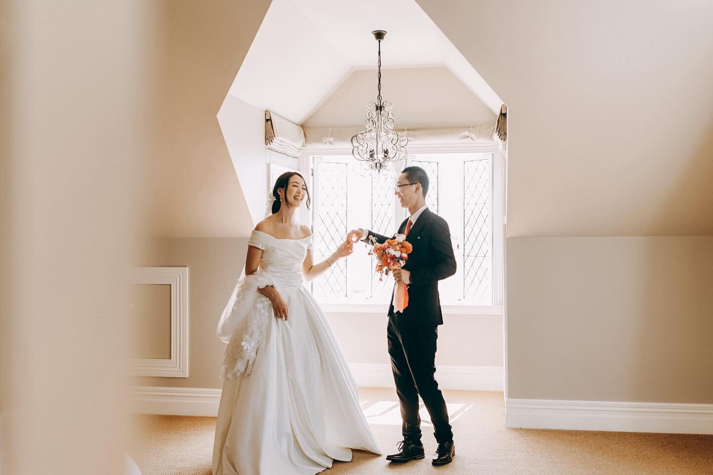 Helen and Ian had their intimate elopement last Saturday. Small weddings still my all time favourite 😍

Celebrant: @pastorbencherry 
Hair and makeup: @ares.artistry 
Wedding dress: @revolve