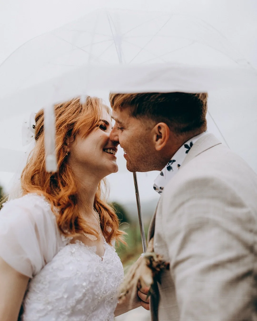 Rain, nerves, and pure magic 🌧️
Lucie &amp; Johnny&rsquo;s rustic Rosenvale wedding in Hamilton was full of joy, trust, and personality.

Lucie&rsquo;s short AliExpress dress (perfectly altered by Robyn Lee Bridal) and her signature bows made her lo
