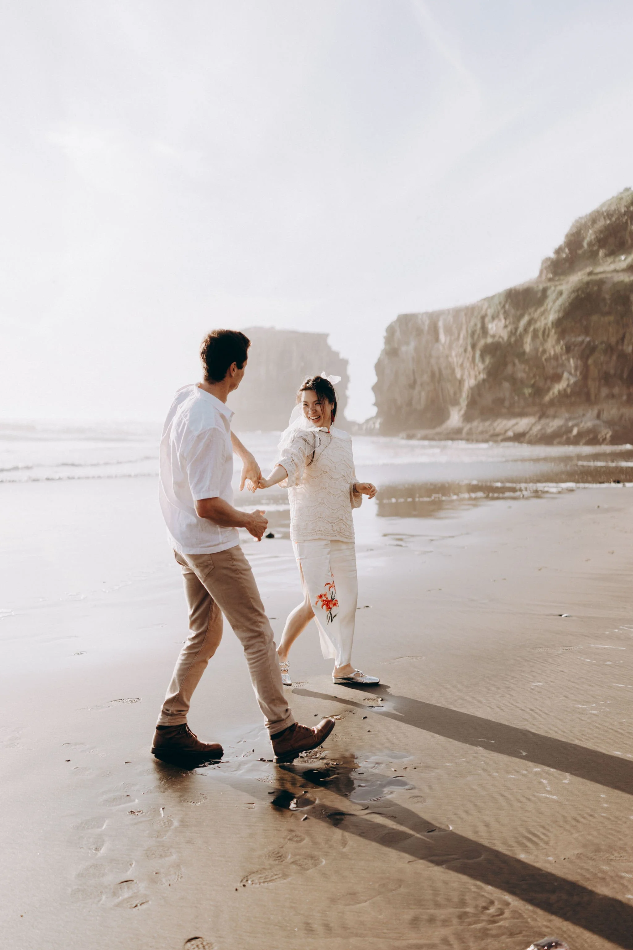 Auckland muriwai beach engagement photos Ting and Felix 1.jpg