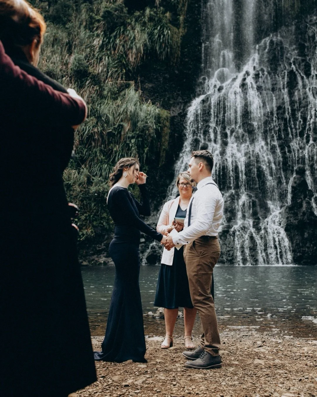 Kristen and Matthew tied the knot back in 2020, and I still remember their day so vividly.
Not because we were in the middle of Covid lockdowns and restrictions&hellip;
but because of how they chose to get married.

An intimate ceremony by Karekare w