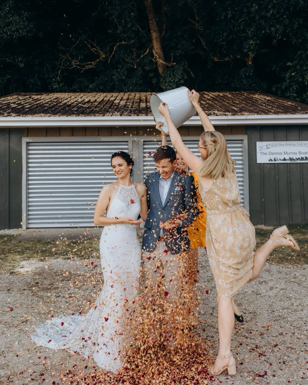 Jake&rsquo;s sister waited for this moment. 

At her wedding, Jake threw ALL the confetti on her.
Now it&rsquo;s his wedding&hellip; and it&rsquo;s finally her turn to take revenge. 😂