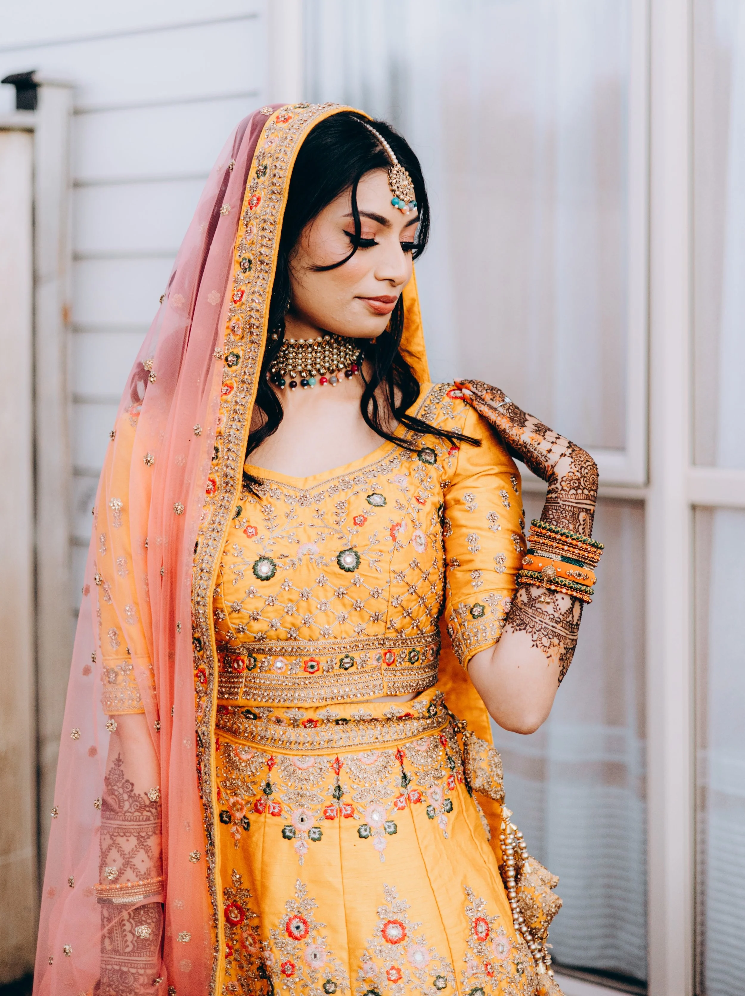 Beautiful Adila on her Mehndi day 💛