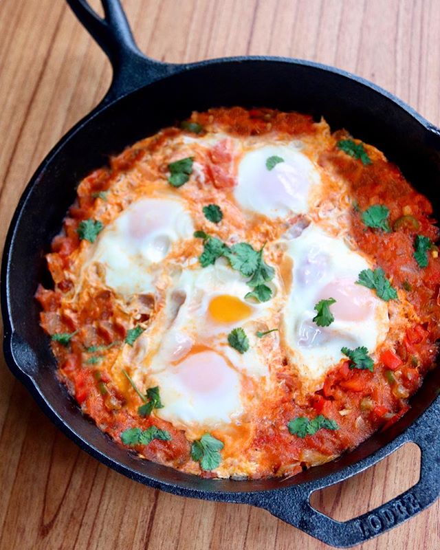 With this rainy ☔️ weather there&rsquo;s nothing quite like a #cozy brunch in 🏡.
.
.
@milkandeggscom makes it easy to cook up 👩🏻&zwj;🍳 a delicious Shakshouka at home.&nbsp;&nbsp;This Israeli dish will fill your home with the warm smell of stewed 