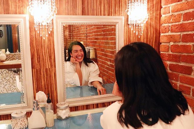 Note 📝 to self: there&rsquo;s nothing that can&rsquo;t be cured by a good facial 🧖🏻&zwj;♀️and time with the besties 💕 @dtoxdayspa.
.
So this #SundaySpaDay grab your gal pals 👯 and get your pampering on at Dtox use code &ldquo;Camly&rdquo; for  a