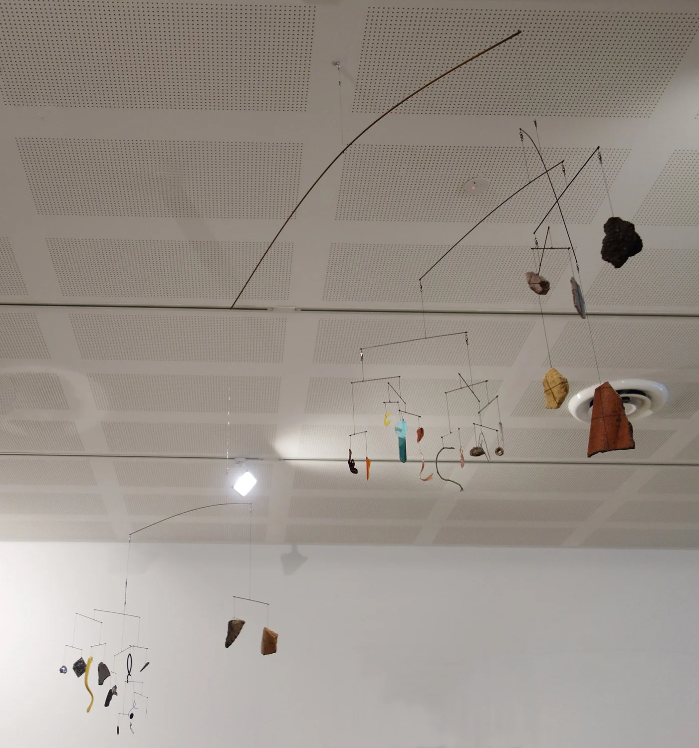  Rebecca Gallo,  An irregular dancing (Campbelltown) , 2018, objects found on a walk starting and finishing at Campbelltown Arts Centre, steel, linen thread, steel wire, sinkers and swivels, approx. 250 x 250 x 150 cm. Installation view for Fisher’s Ghost Art Award 2018 at Campbelltown Arts Centre. 