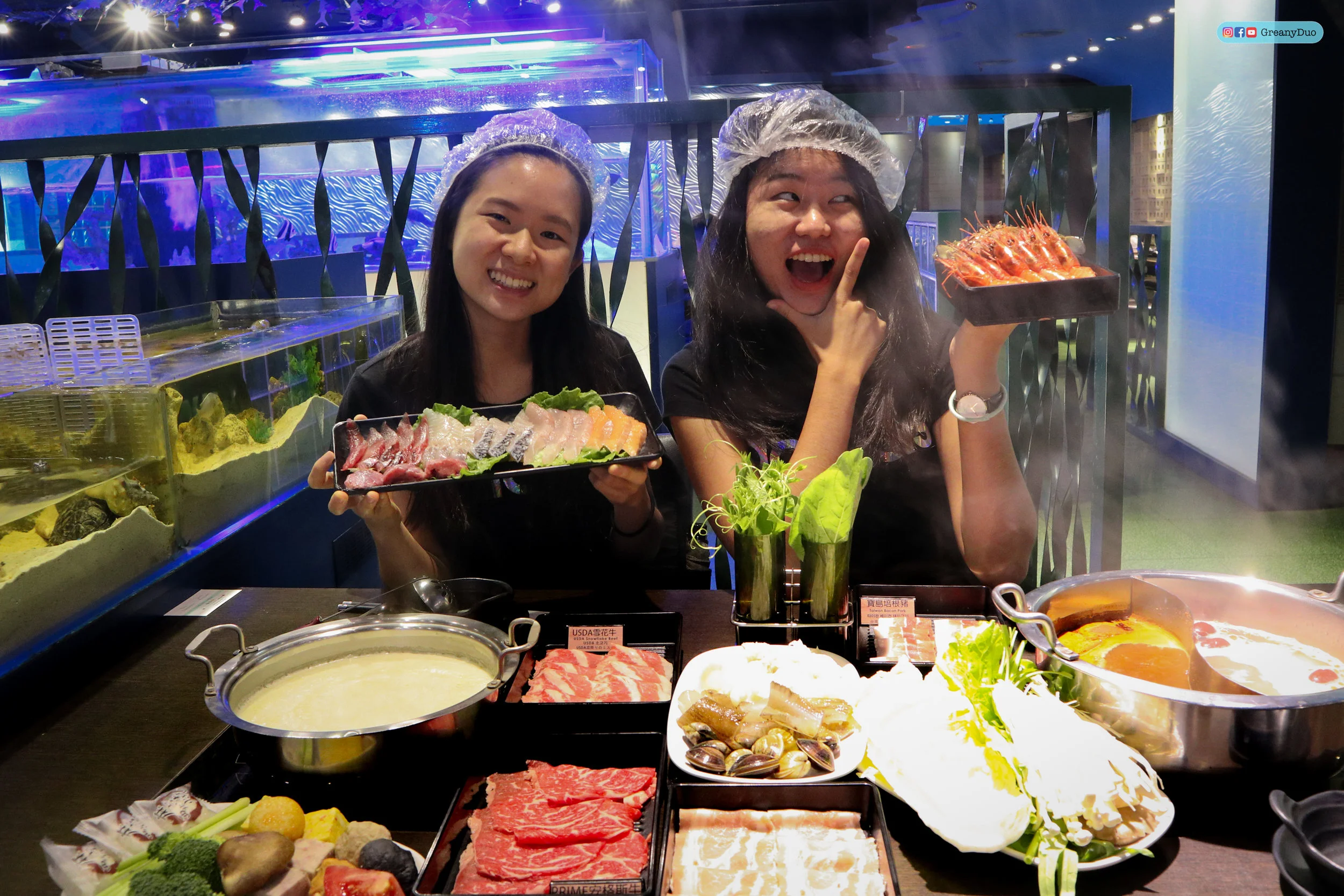 jenny & tina dining at บุฟเฟ่ต์ชาบูไต้หวันที่ Hakkai Shabu Shabu ซีเหมินติง
