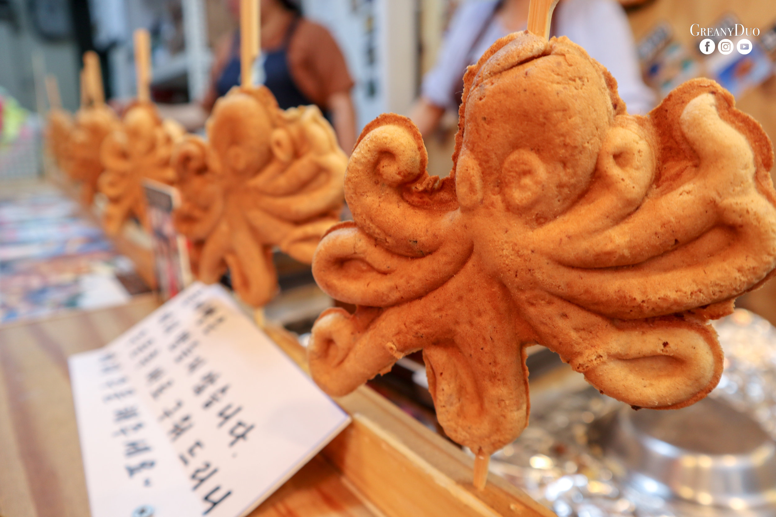 cheese octopus bread, dongmun market, jeju