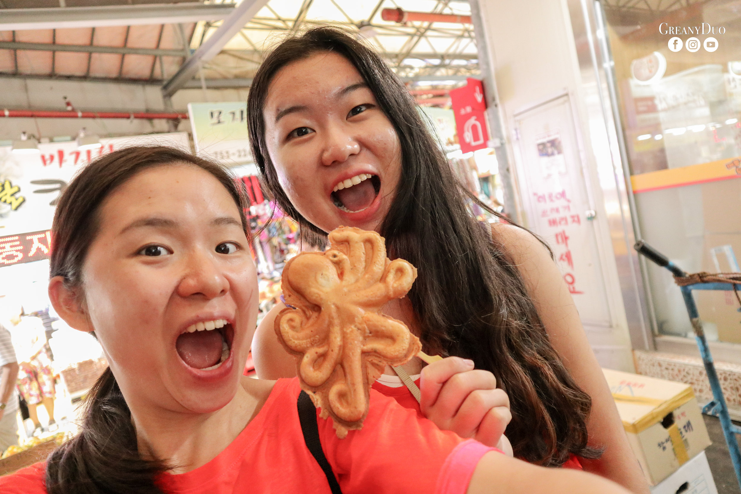 cheese octopus bread, dongmun market, jeju