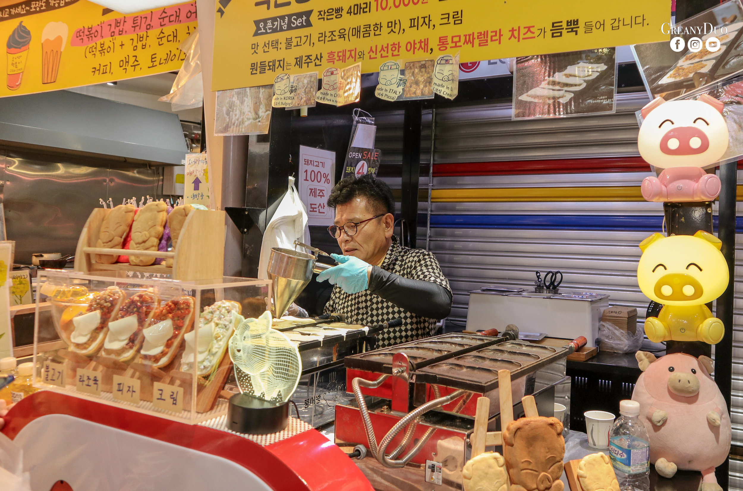 bulgogi cheese pig bread, dongmun market, jeju