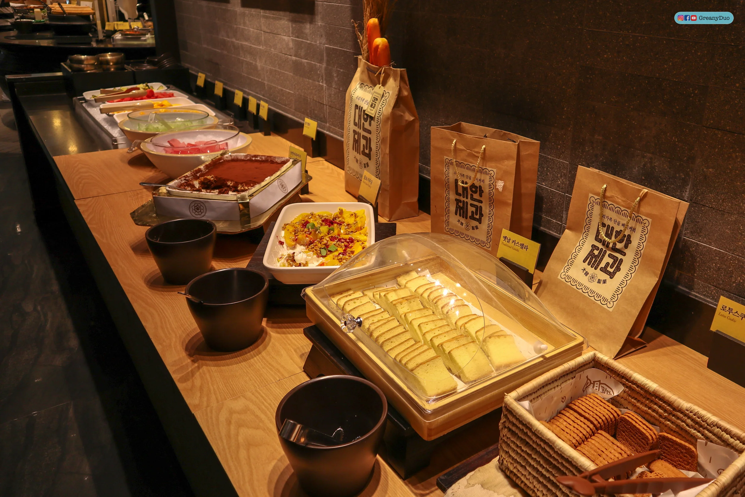 dessert bar, nature kitchen buffet, seoul korea