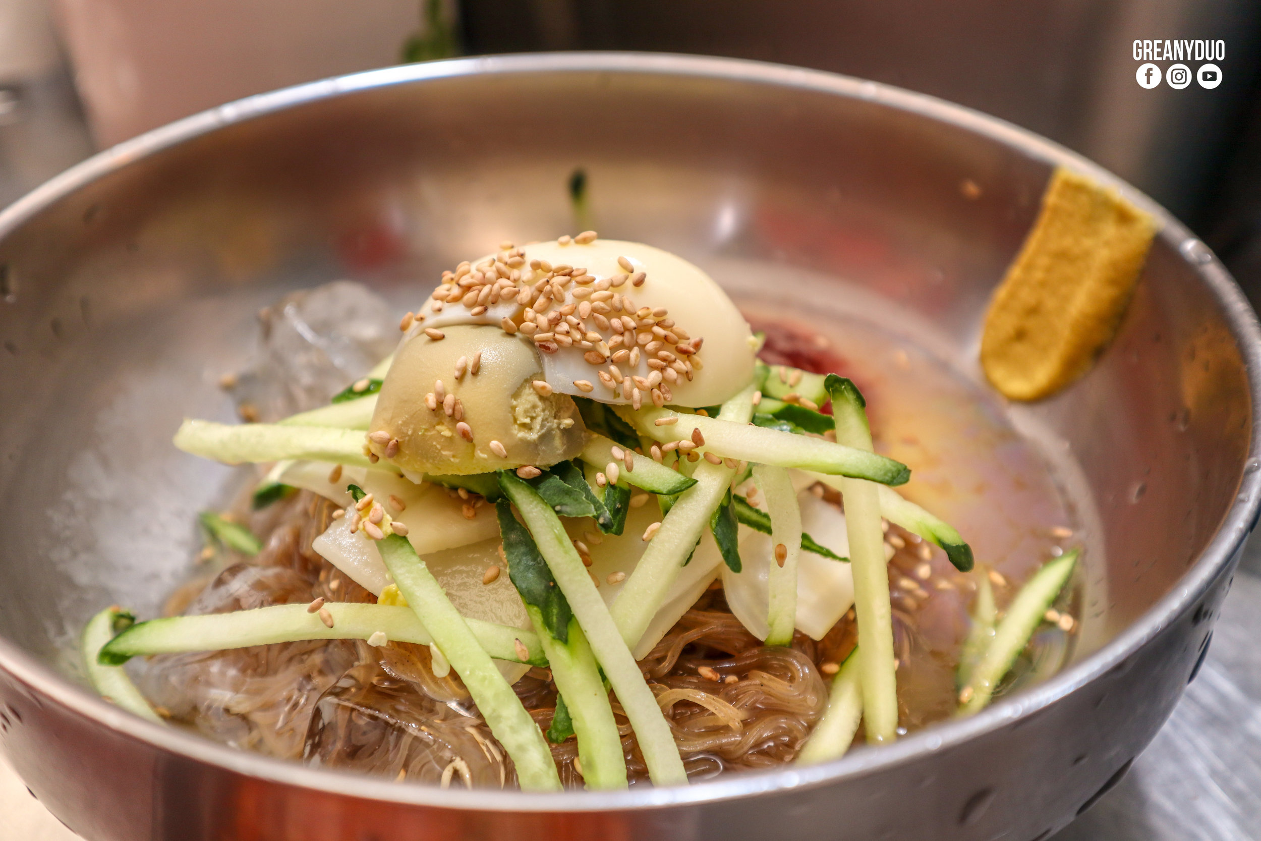 spicy buckwheat noodle,ตลาดกวางจัง (Gwangjang Market)