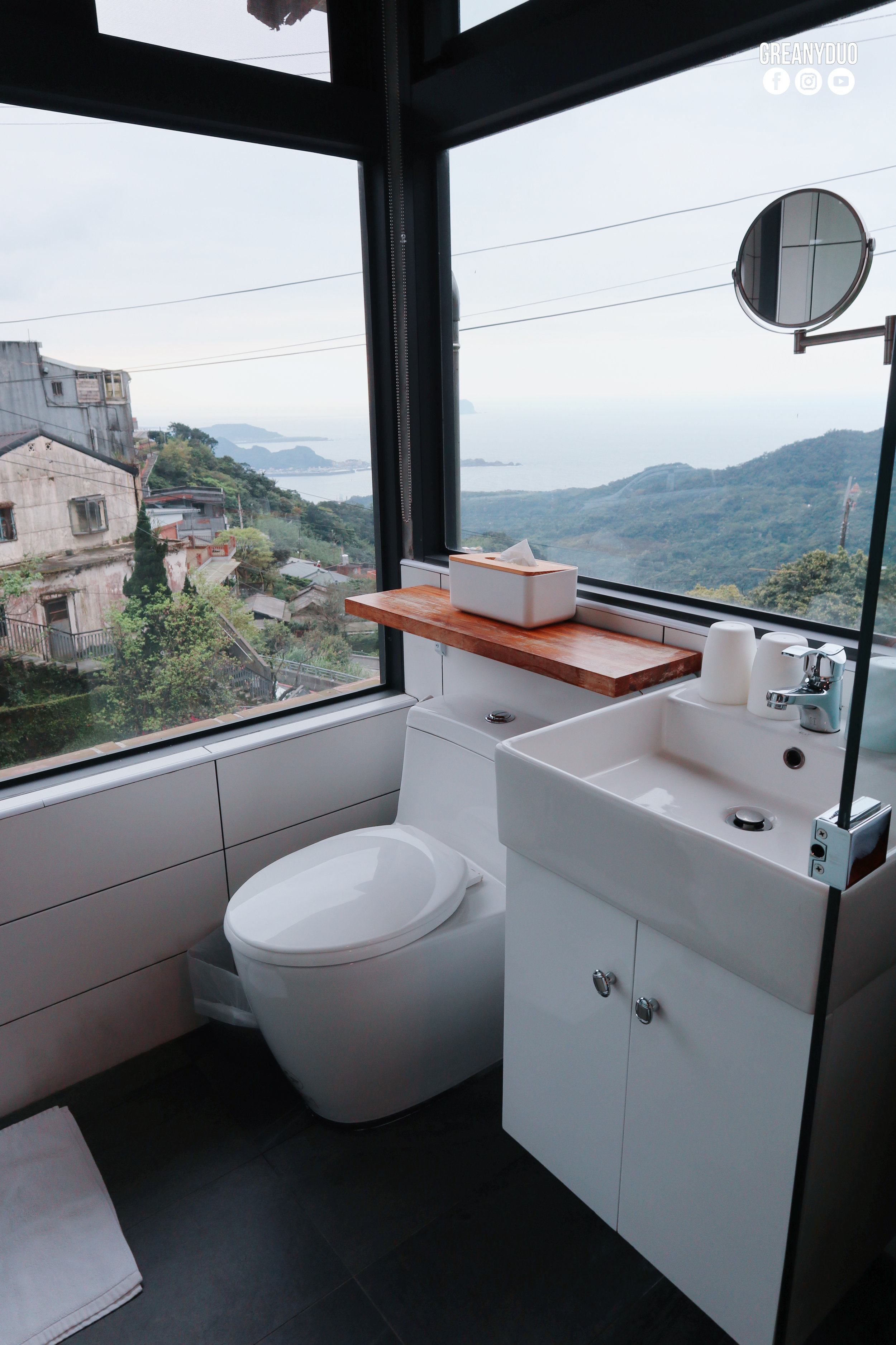 Jiufen The Ore Inn (九份山經) sea view deluxe quadra room bathroom