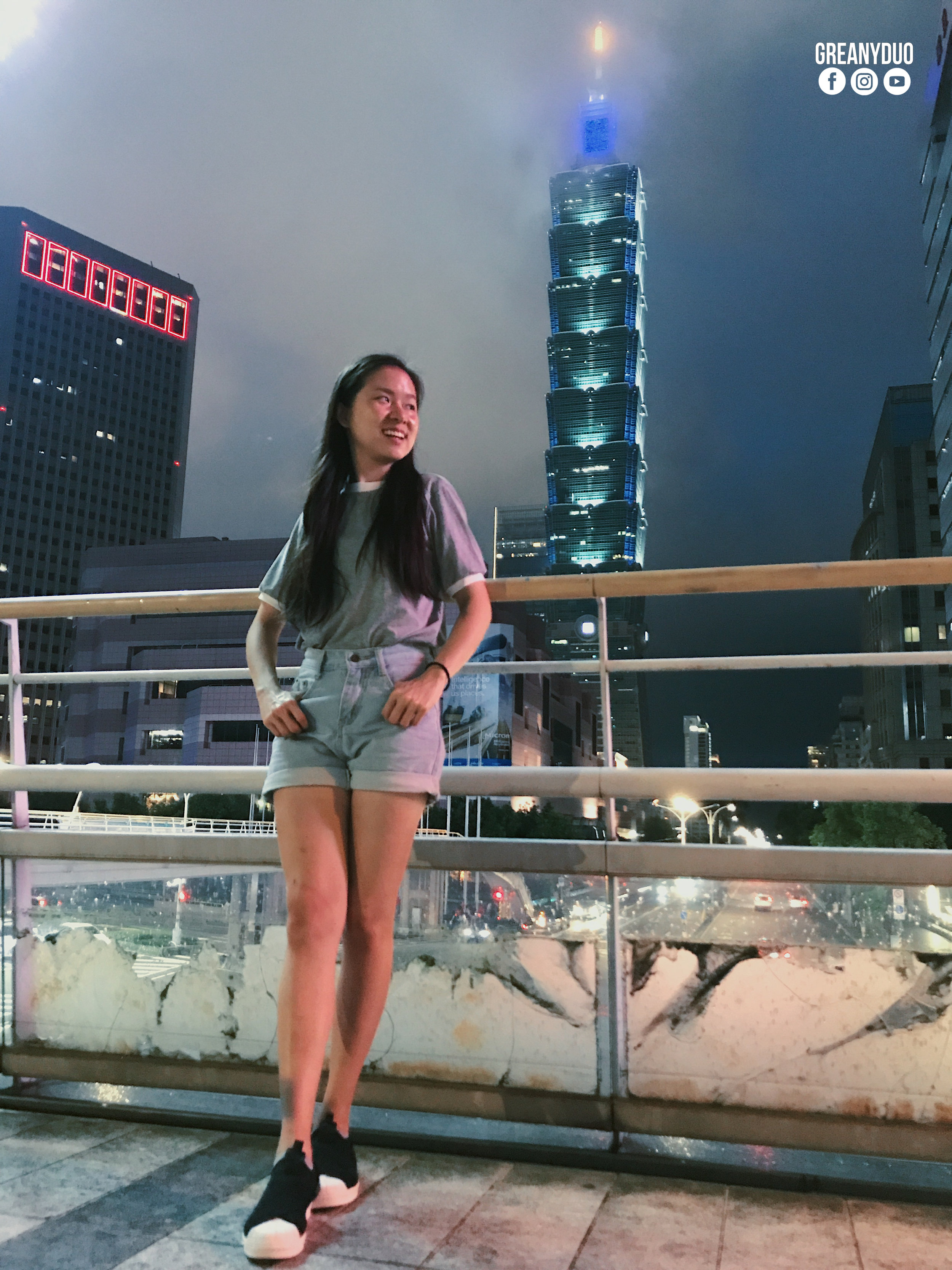 jenny taking photo with ตึกไทเป 101 (Taipei 101; 台北101), taipei, taiwan