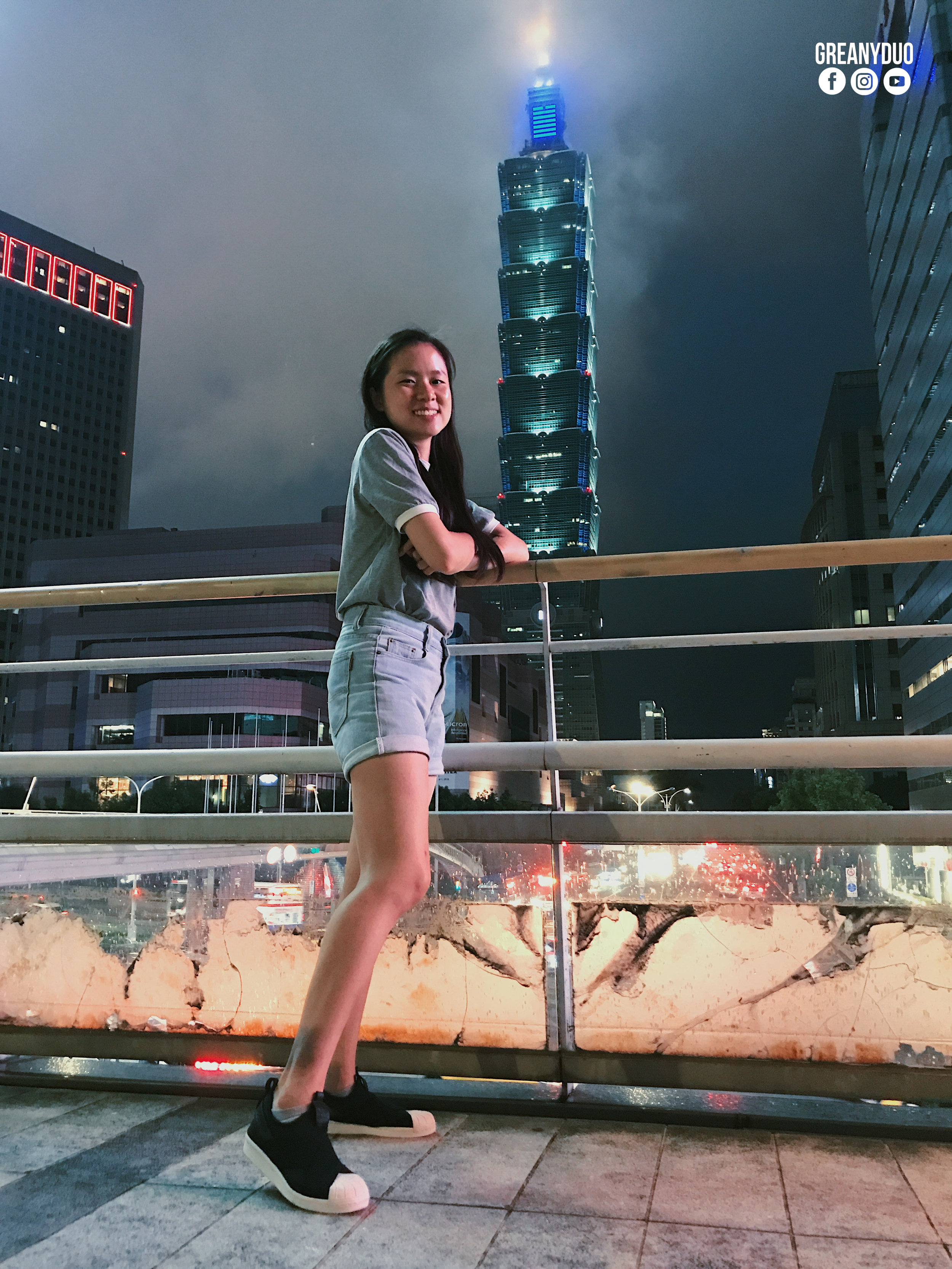 jenny taking photo with ตึกไทเป 101 (Taipei 101; 台北101), taipei, taiwan