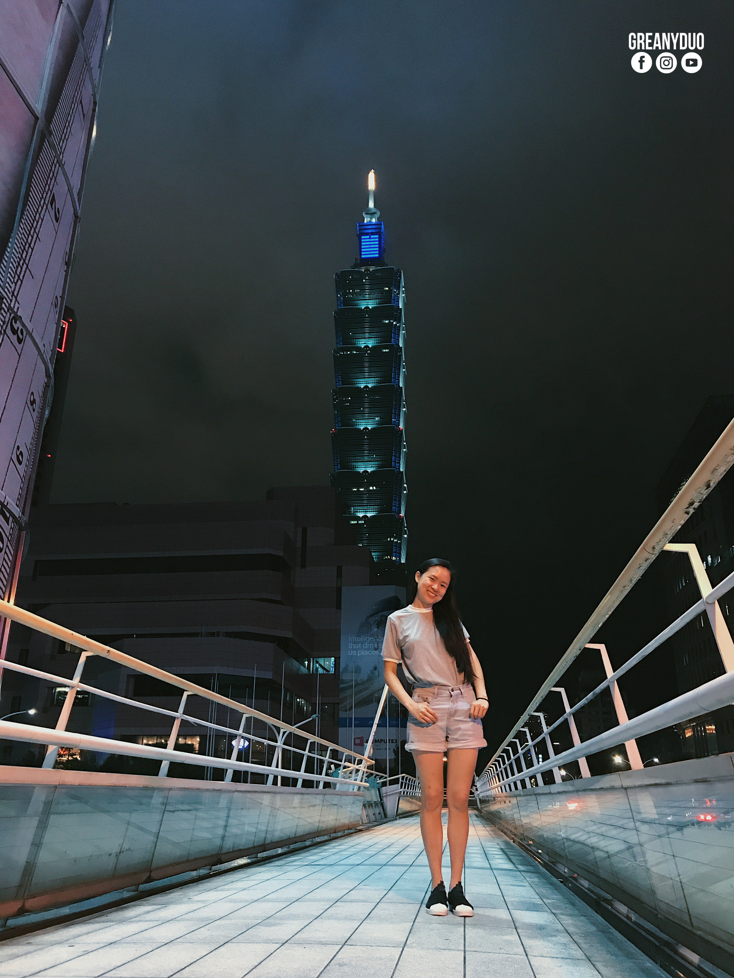 jenny taking photo with ตึกไทเป 101 (Taipei 101; 台北101), taipei, taiwan