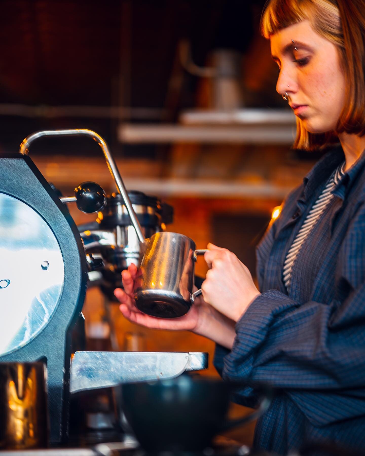 Swipe to see the beautifully made Lavender Haze Latte by Tess! ☕️

📷: @luisgvisuals