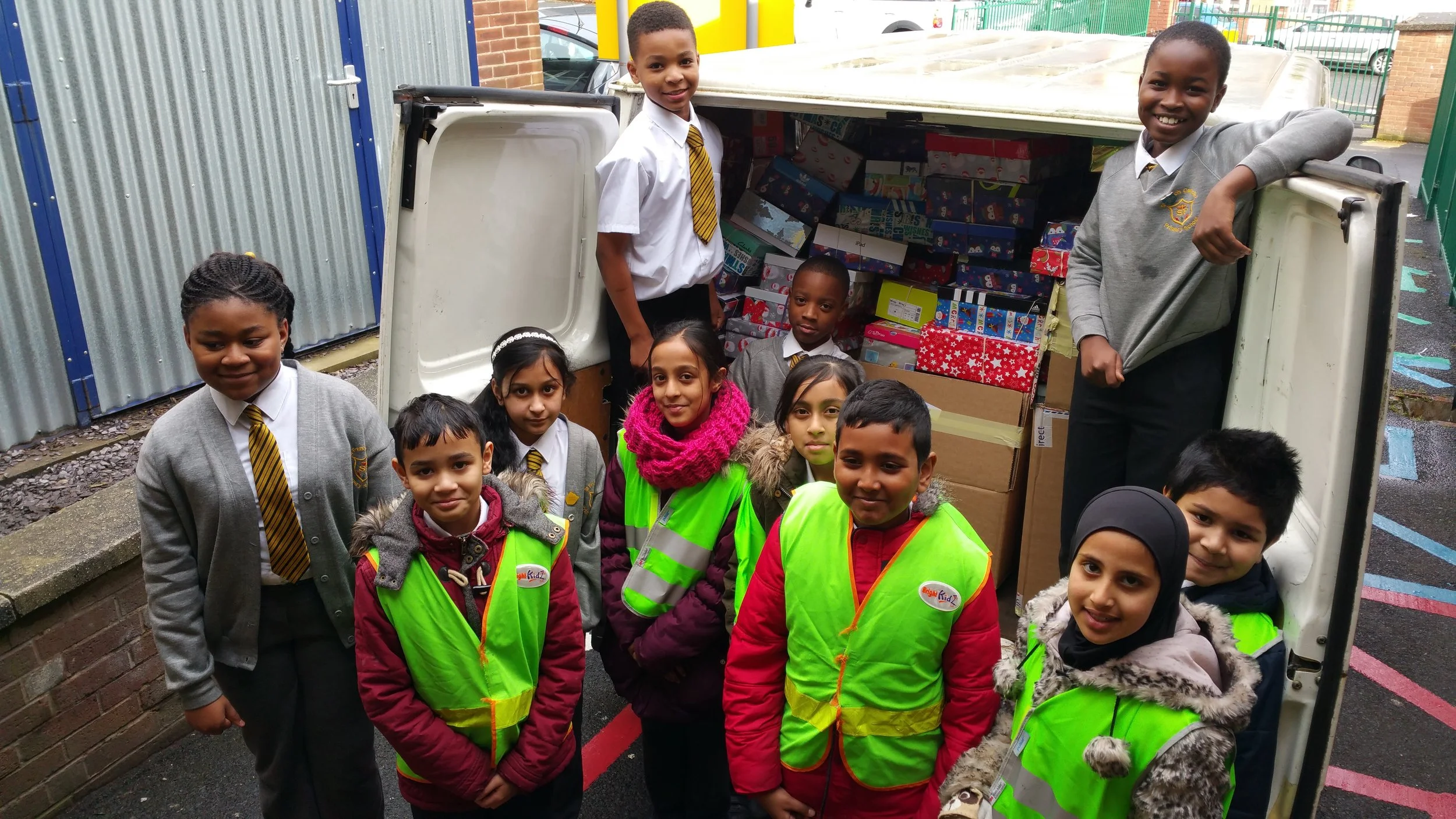 Children from Anglesey & St Francis Primary Schools in Birmingham– schools that are currently working on their accreditation - loading their Gift Boxes on its way to a city charity sending aid to Syrian children in a refugee camp. © Education International