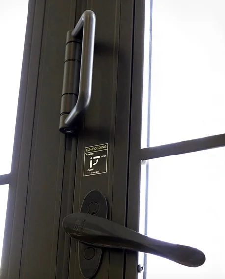 DORR HANDLE AND PULL PIC 1.jpg