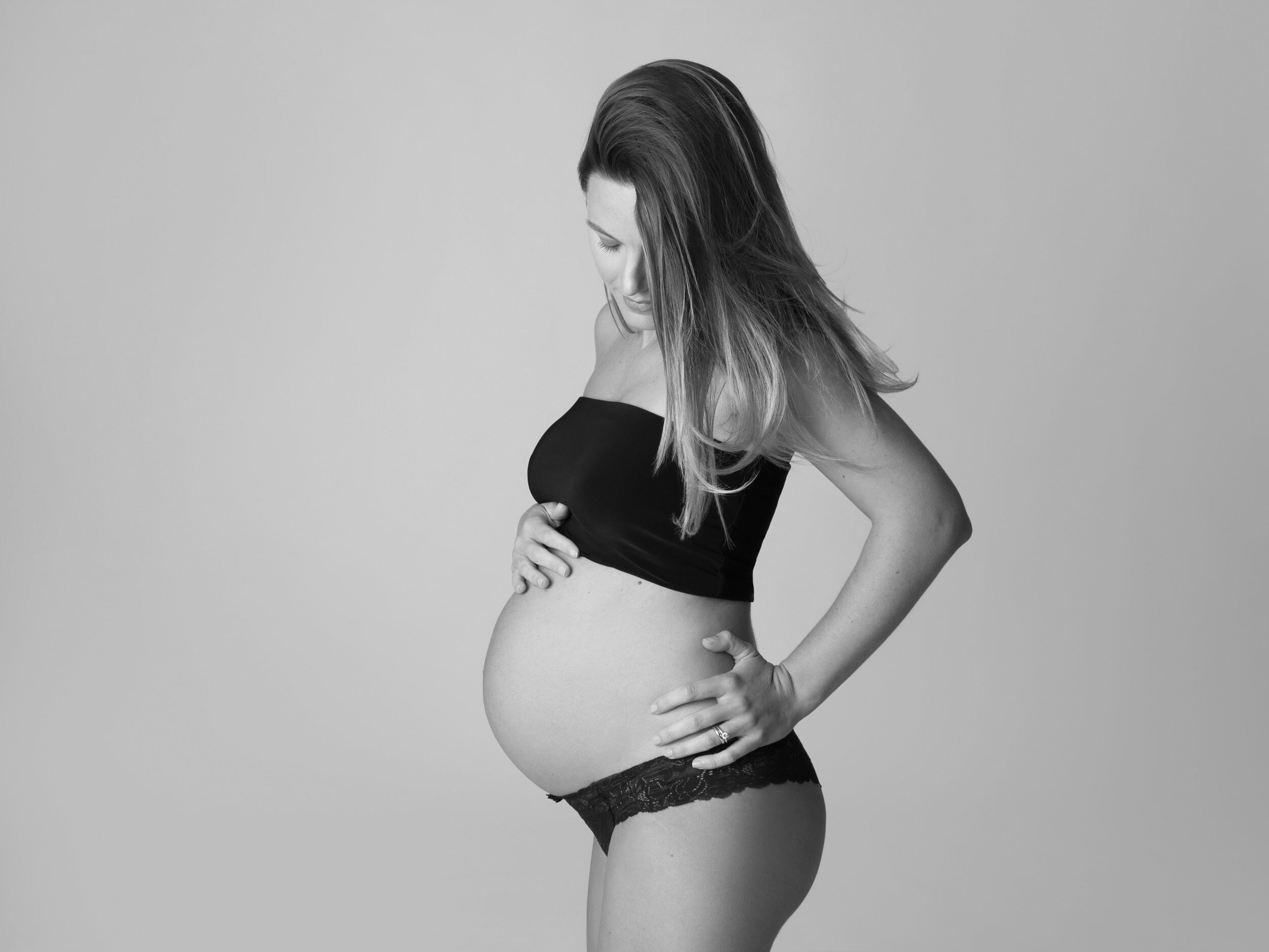 Tips to Dressing Your Bump!  What to Wear for Your Maternity Photoshoot in  a Studio — Maternity Photoshoot, Pregnancy Photography London