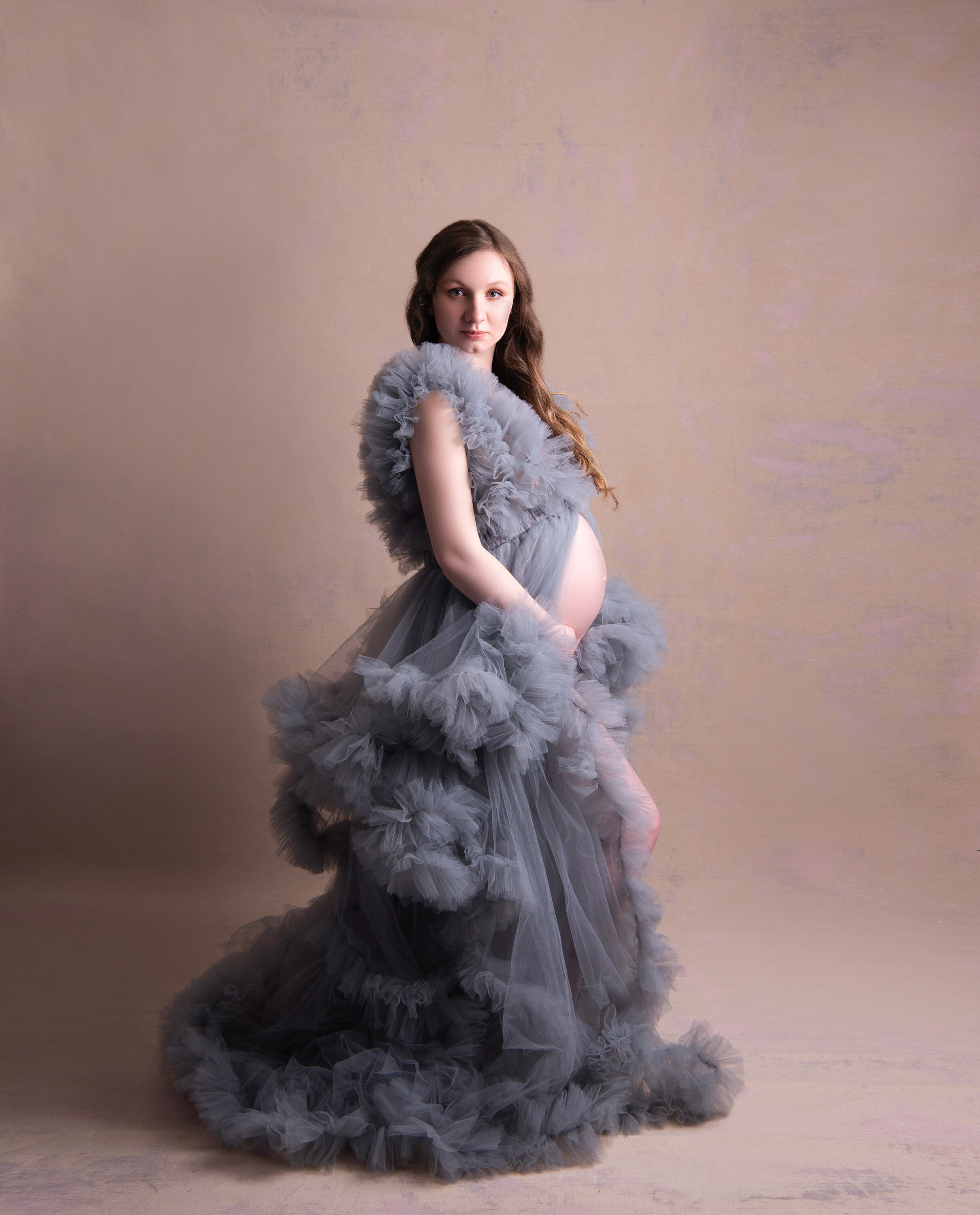 Maternity photoshoot outfit | Maternity dresses photography, Maternity  dresses for photoshoot, Maternity photoshoot outfits