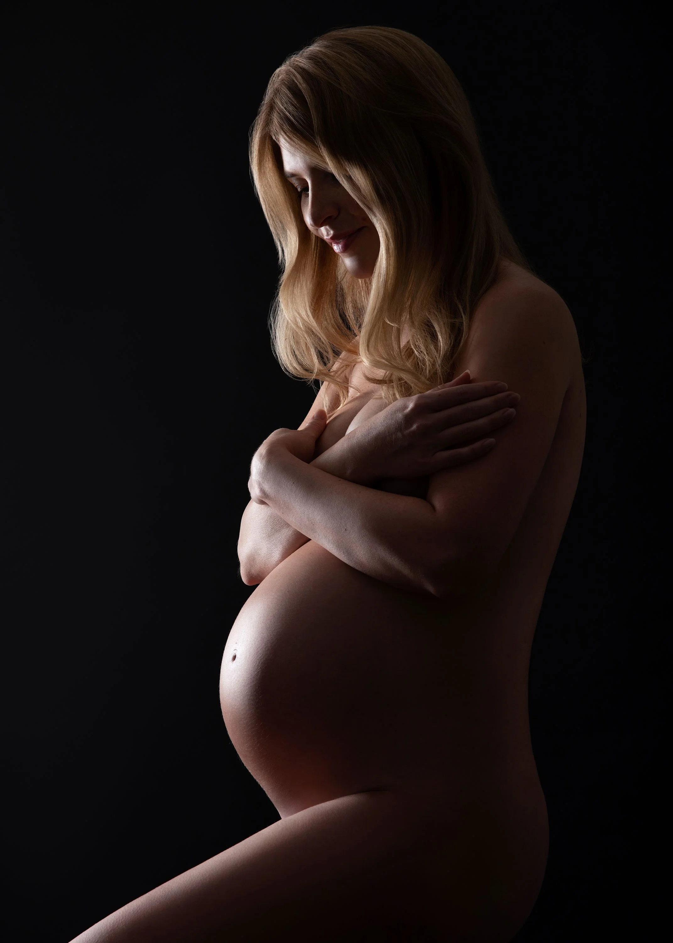 nude-maternity-photoshoot-London.jpg