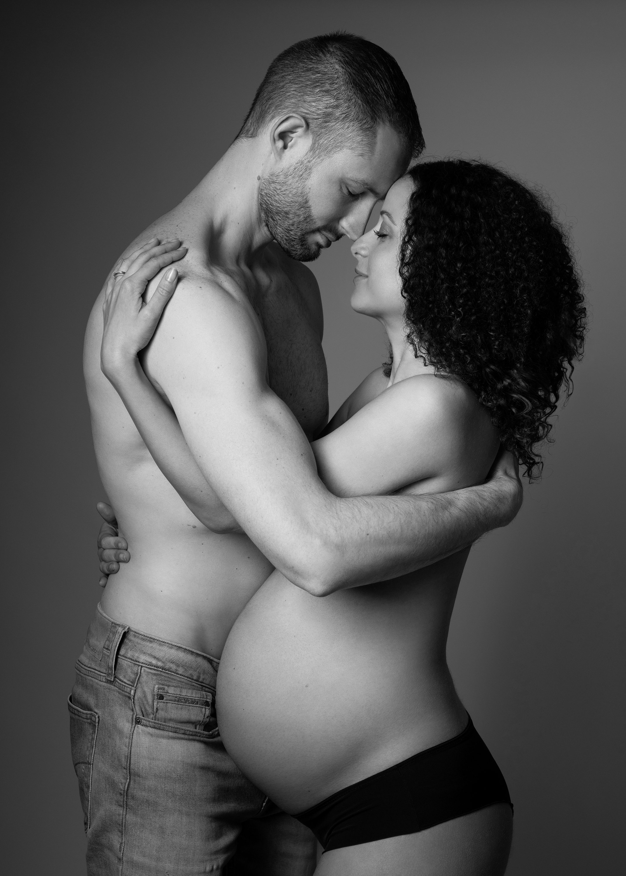 black-and-white-couples-maternity-photoshoot-london.jpg